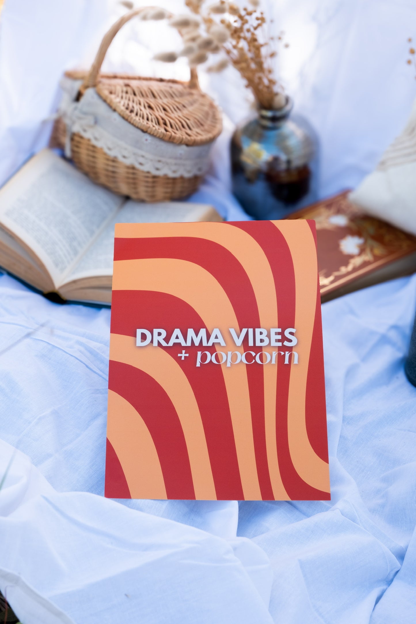 Affiche "Drama Vibes + Popcorn"