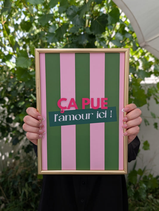 Affiche "ça pue l'amour ici !"